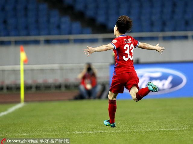 第82分钟，多伊尔远射被佩特洛维奇扑出！